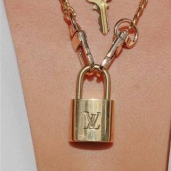 Louis Vuitton ✨RARE ✨Bright 🔆 Gold Padlock and Key #219 - Picture 7 of 7